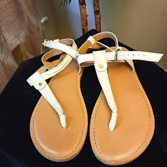 Montego Bay Club Shoes - Montego Bay Club T-Strap Sandals sz 8